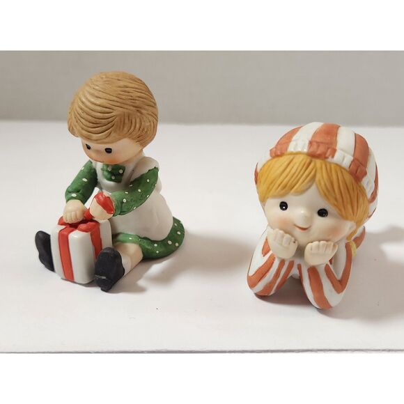 Enesco Country Cousins Christmas Figurines – Set of 2 | 1980s Vintage Decor - Picture 13 of 14